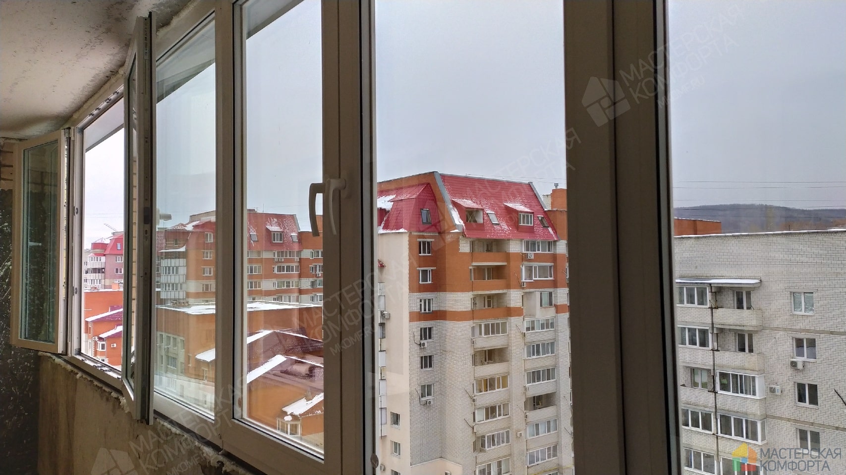 ПВХ-остекление длинной лоджии в Пензе, вид изнутри